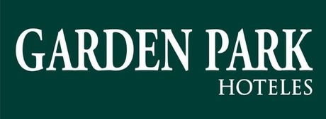 El logotipo del Garden Park Hotel está sobre un fondo verde.