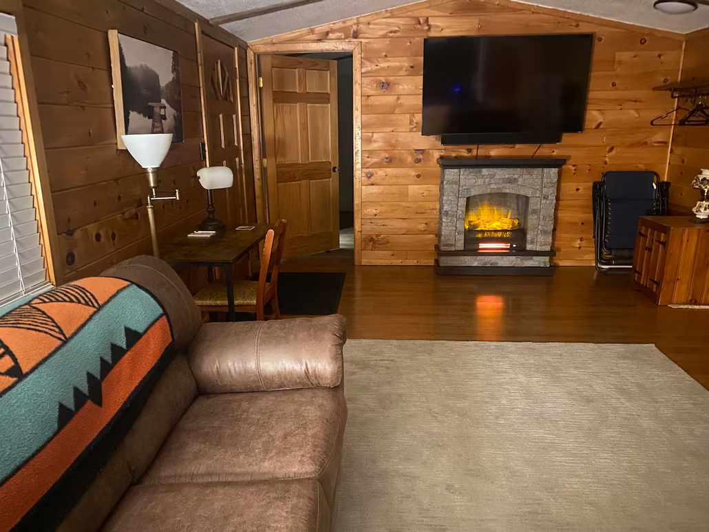 About Huddle Hill Inn