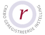 Het CRKBO-logo, een geregistreerde instelling, met een kastanjebruine kleine letter r in een grijze ring.