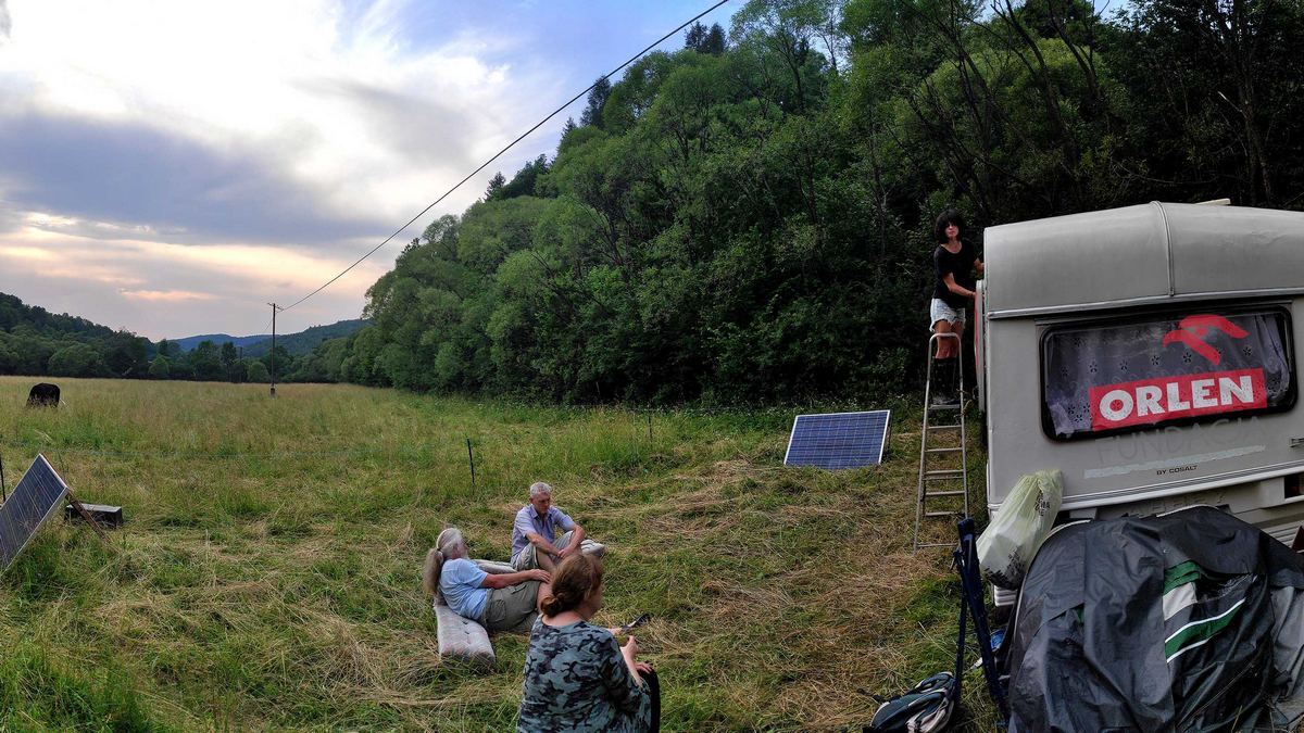Zakup przyczepy kempingowej i przeszkolenie wolontariuszy do opieki na stadem bydła wypasanym w celu aktywnej ochrony łąk na terenie Natura 2000 Beskid Niski oraz Magurskiego Parku Narodowego