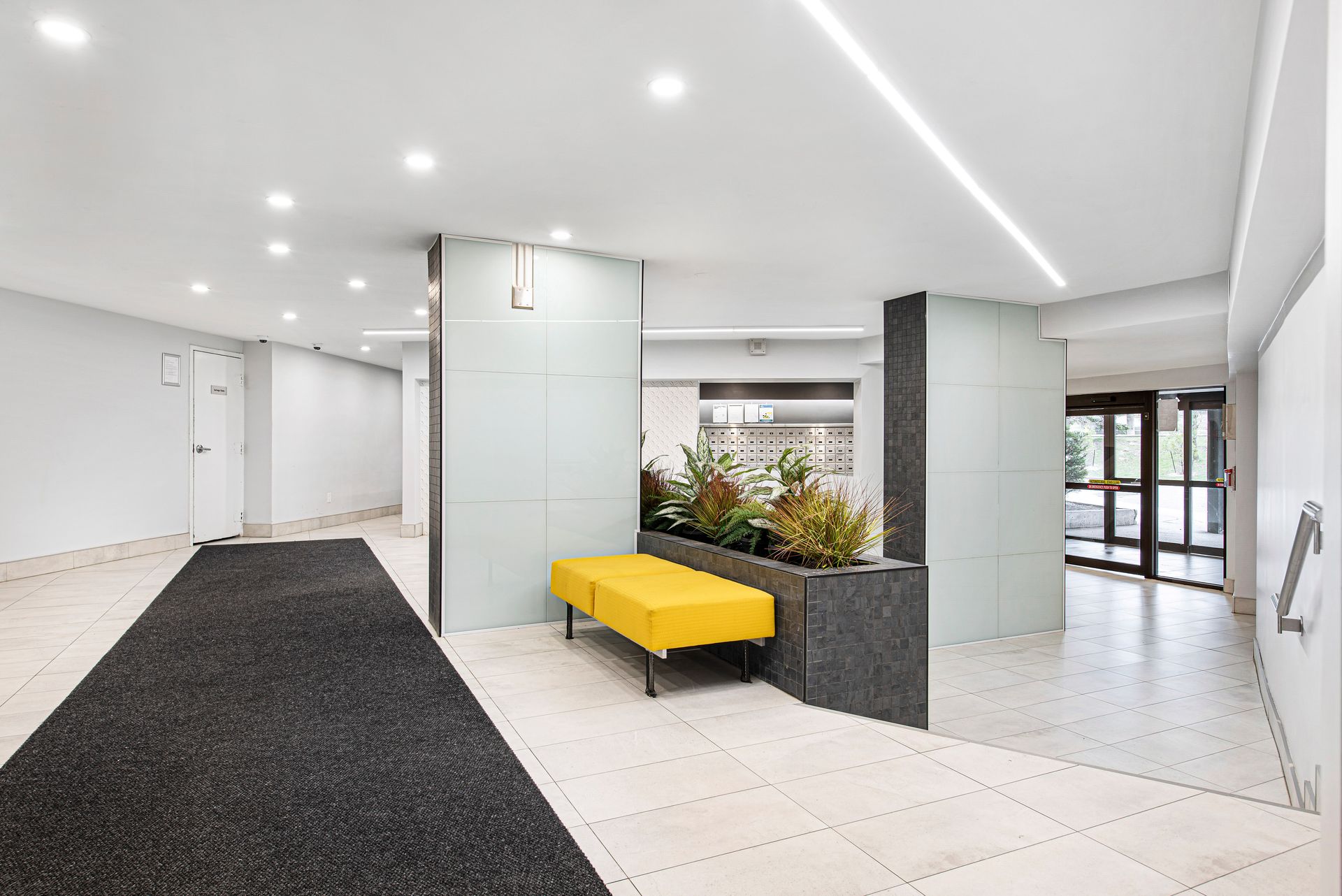 Suite and Building Pictures Gallery, 2757 Kipling Avenue