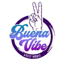 Logotipo da Buena Vibe Guest House em roxo e azul com uma mão fazendo o sinal de paz.