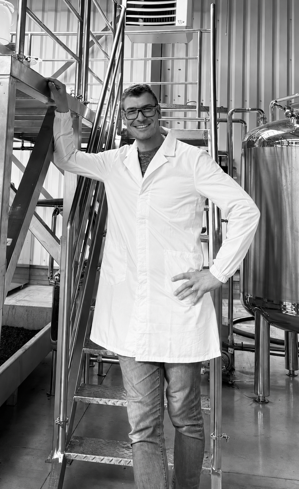 Michel Goldbach with an extraction machine in the GFE Group laboratory, developing natural extracts.