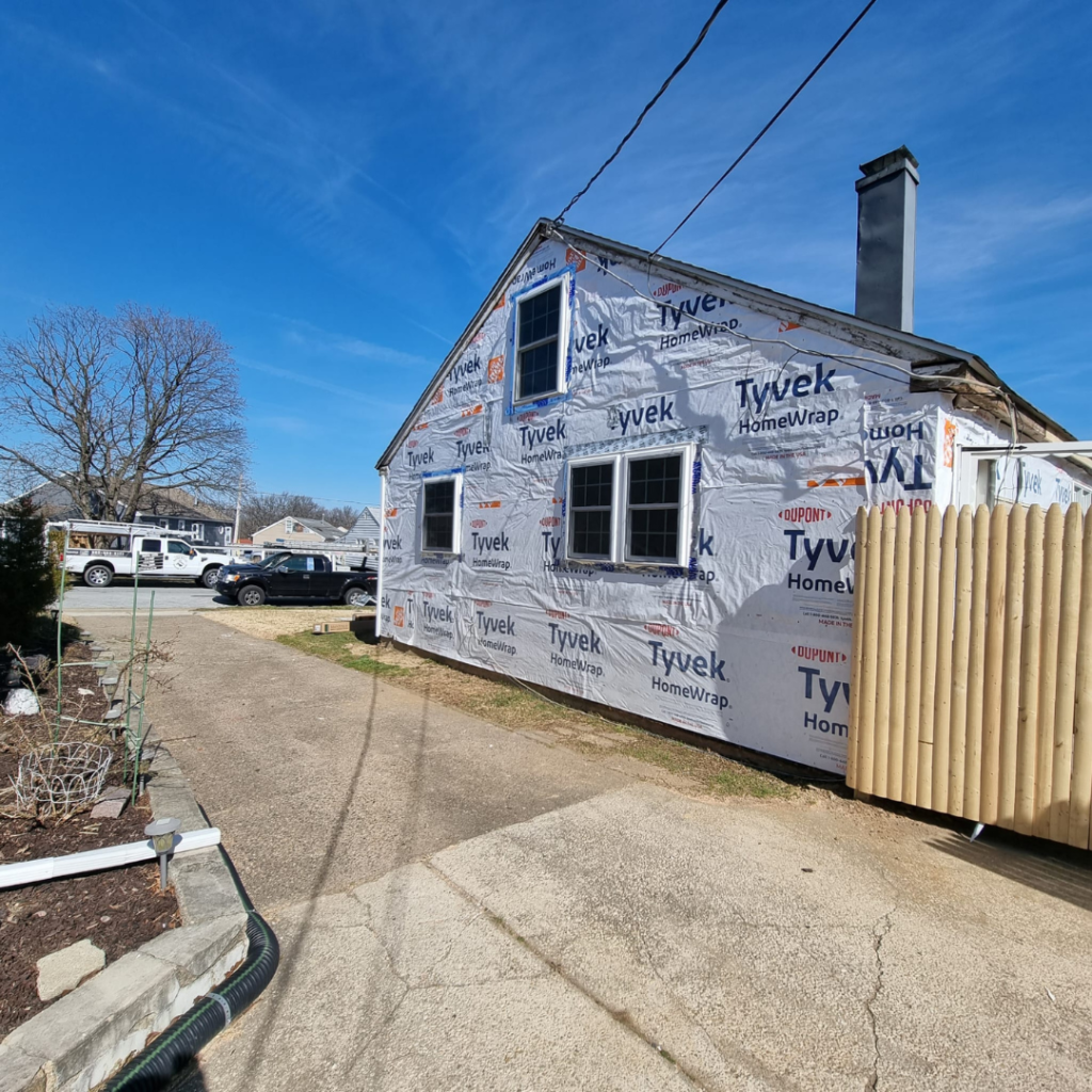 A House with A Lot of Styrofoam on The Side of It - New Castle, DE - Macedo Mexpro LLC