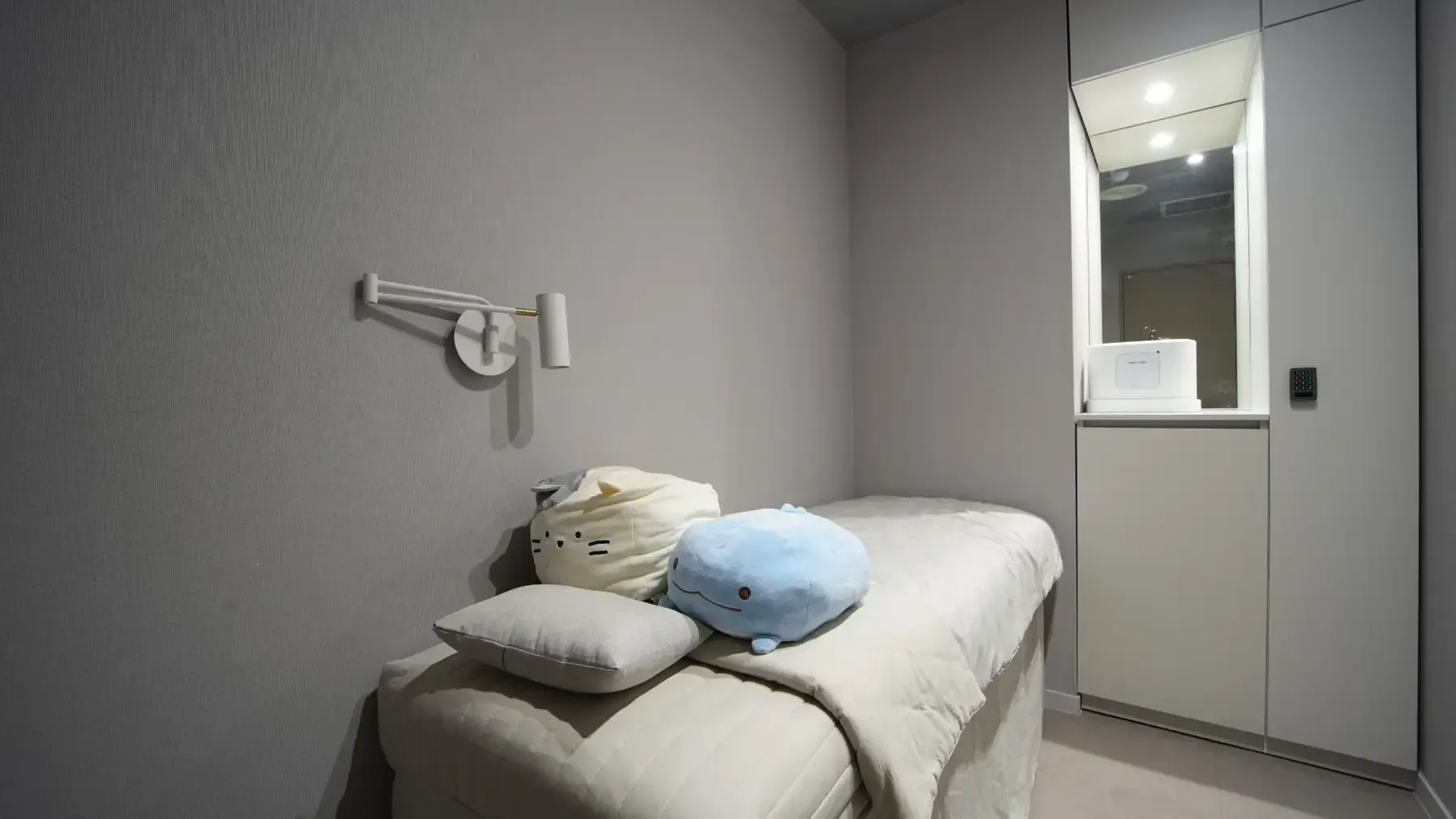 Private recovery room at Bellis Clinic
