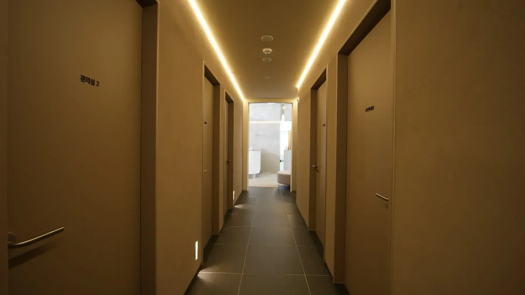 Interior corridor at Bellis Clinic