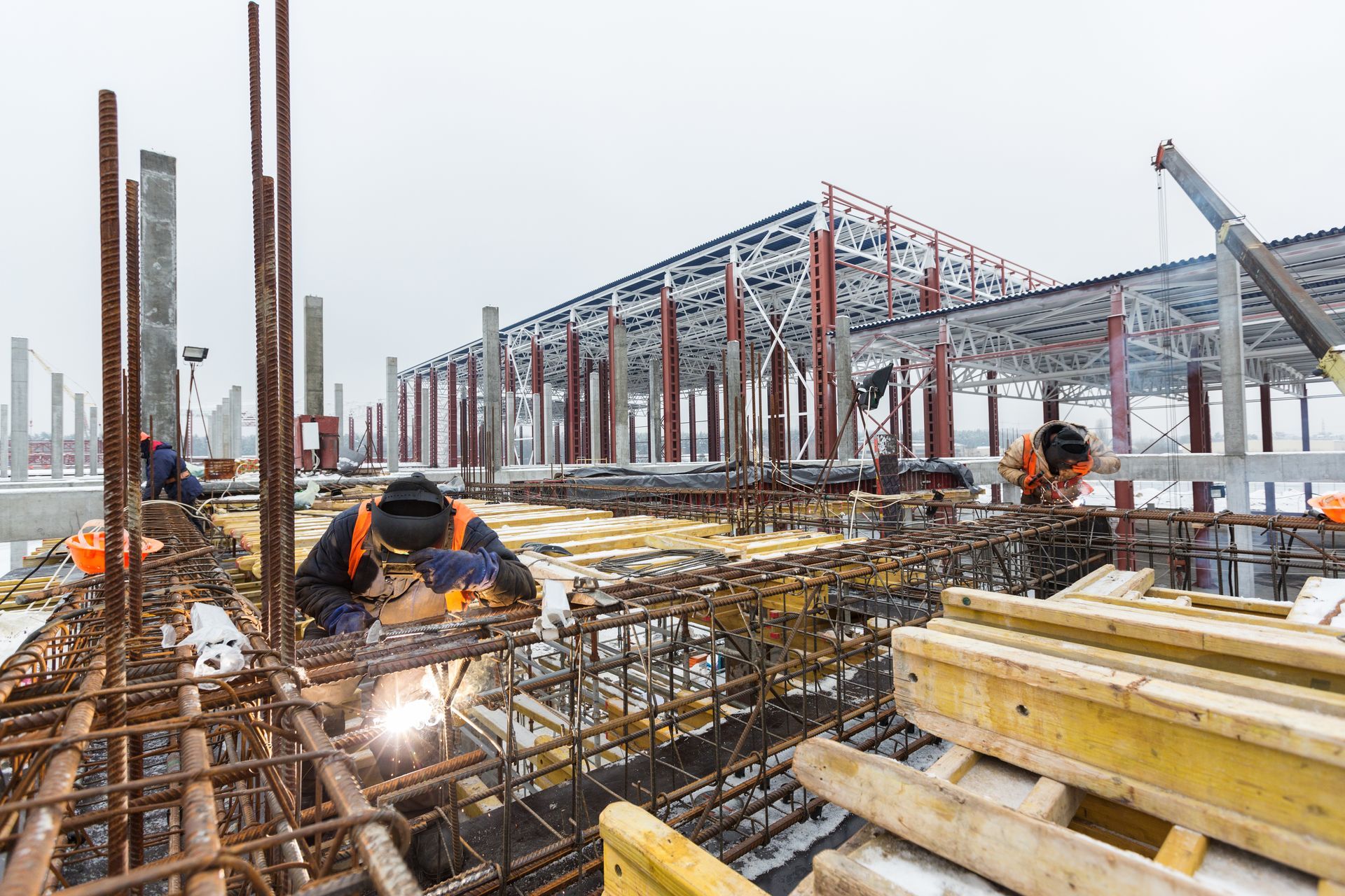 A group of construction workers are working on a building under construction.