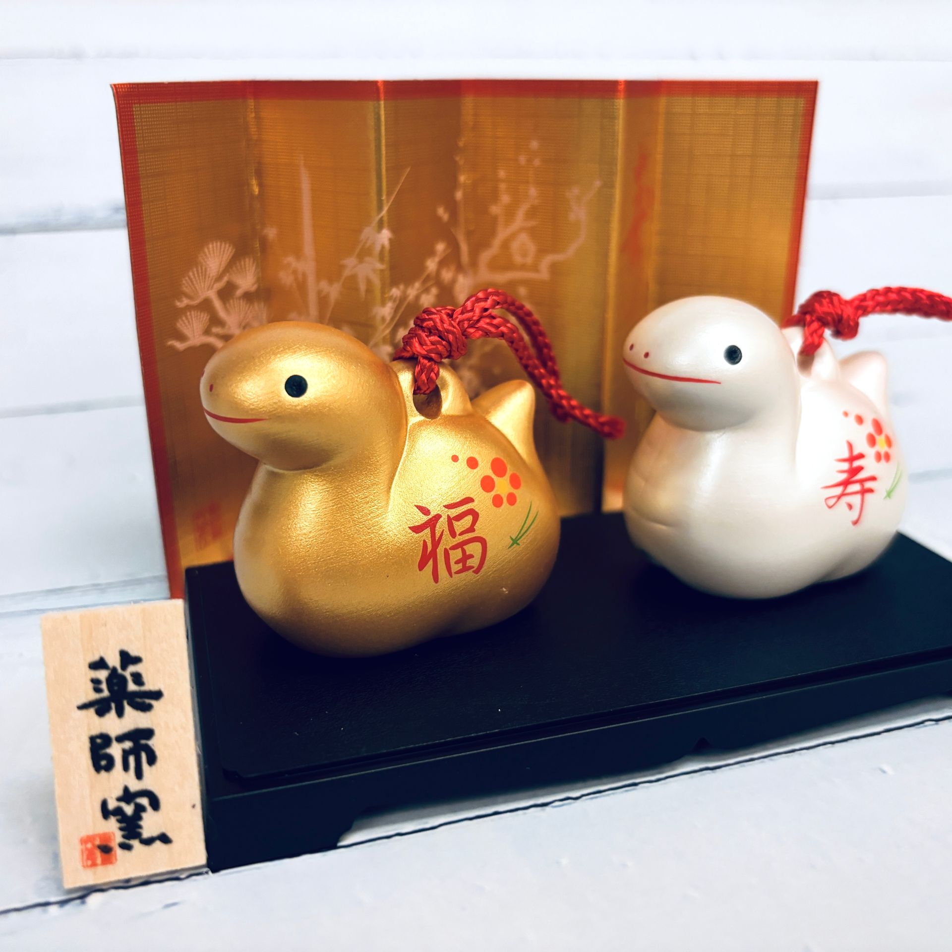 裕福な蛇の新年のお祝い - 幸運を至高12点入りセット新品未開封. LABUBU 蛇】カラフルで縁起の良い長寿の蛇 - 祝福と長寿 - 金と銀の土鈴