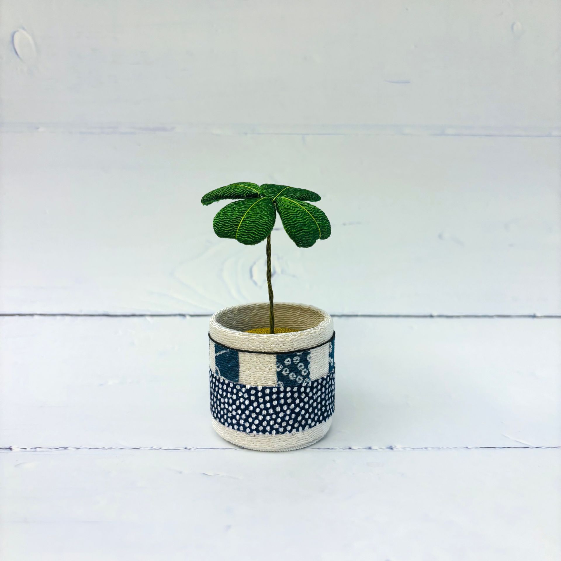 和風グリーン植物 幸運のクローバー（布素材）