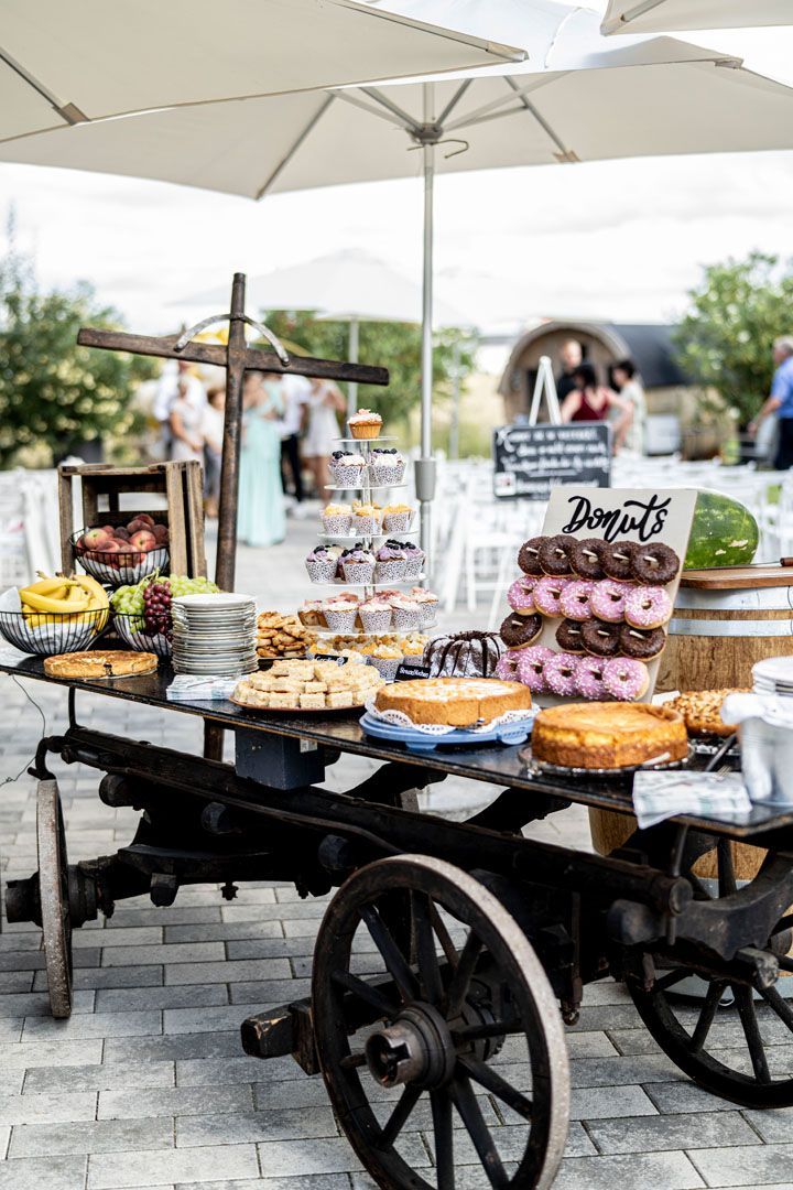 Candy Bar und Kuchenbuffet auf historischen Wagen