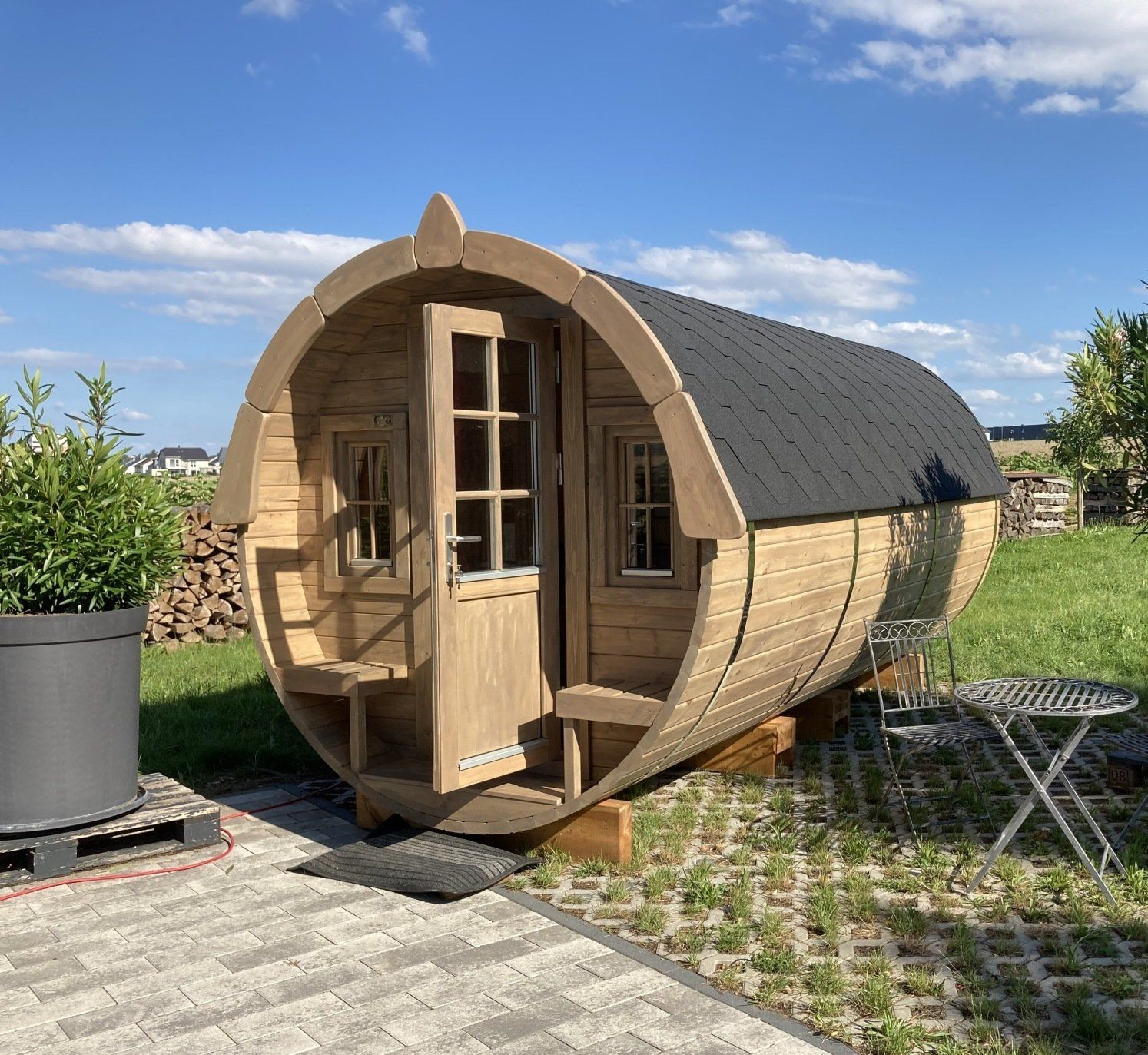Außenansicht des Schlaffasses. Glamping in Murr, besondere Übernachtung