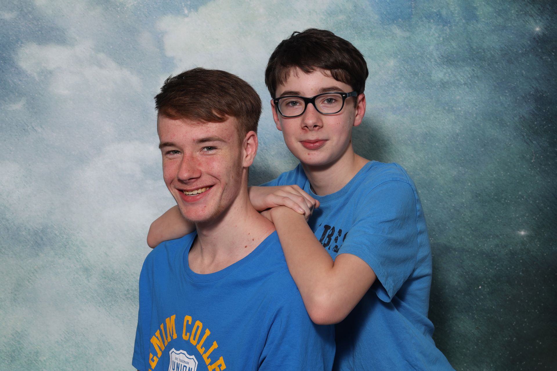 broers op de foto