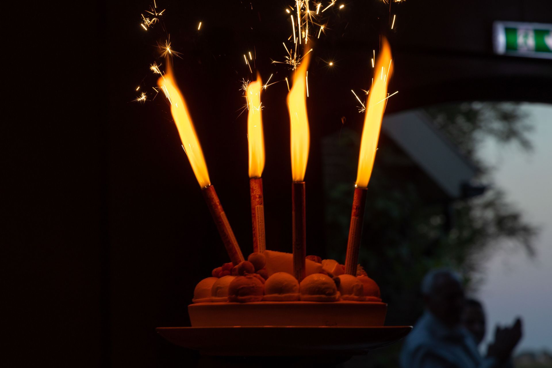 zeer enthousiaste vakvrouw tijden ons feest. Zeker een aanraderx