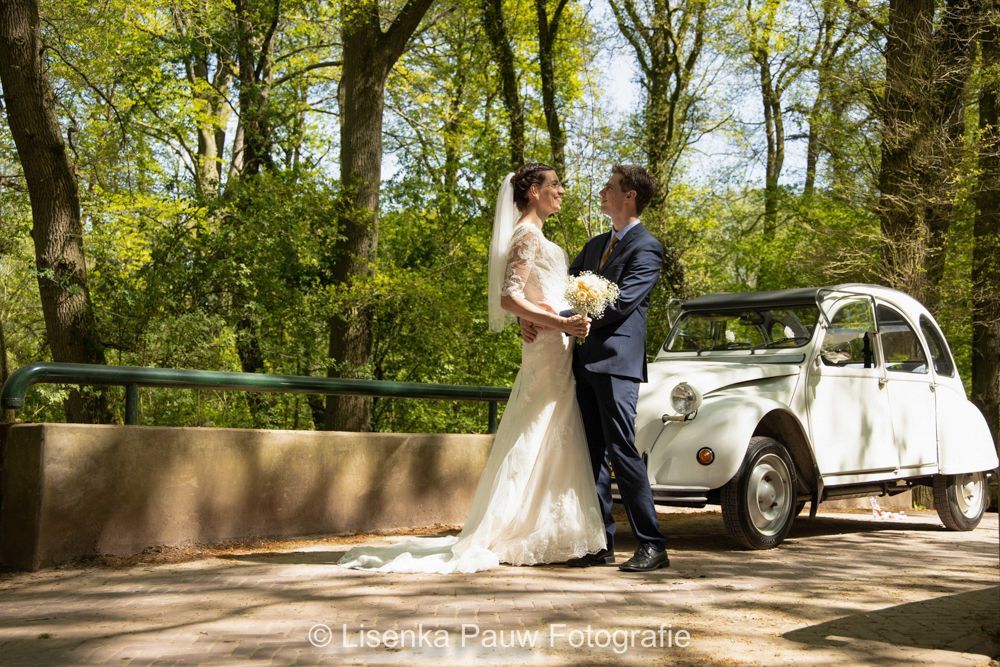 Trouwen met de leukste fotograaf op jullie huwelijk. Bruidsfotograaf Tiel en de Betuwe, maakt spontane trouwfoto's