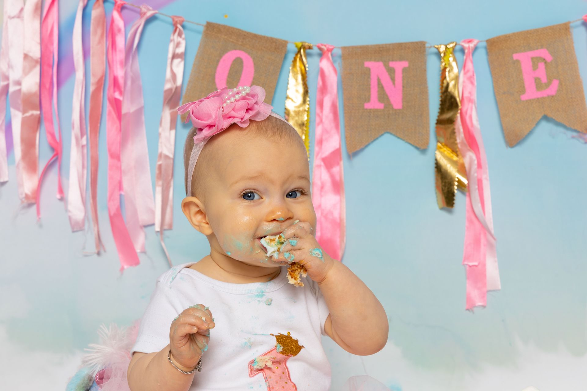 cakesmash, 1 jaar, fotoshoot jarig, foto met taart, lekker knoeien