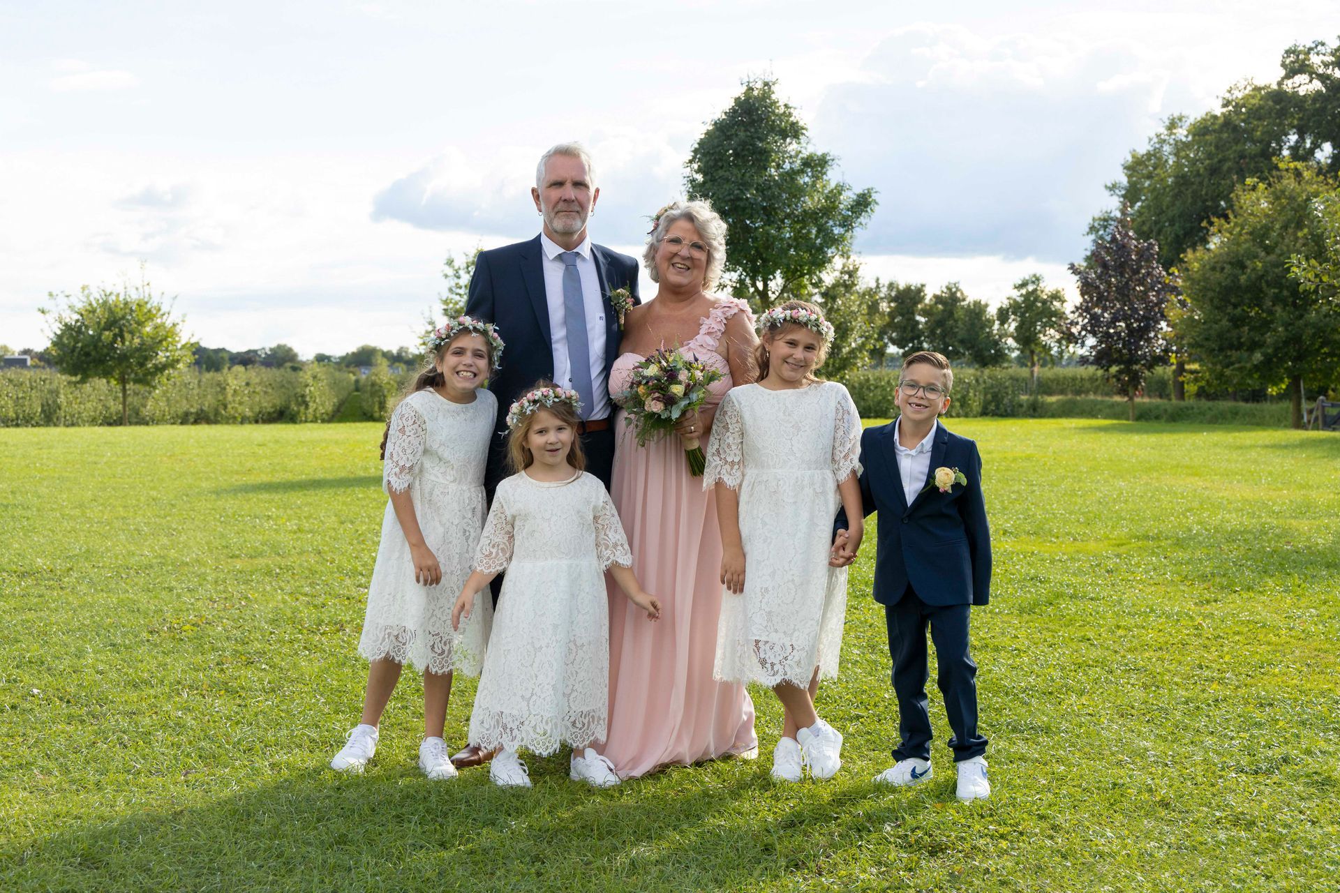 Trouwen met de leukste fotograaf op jullie huwelijk. Bruidsfotograaf Tiel en de Betuwe, maakt spontane trouwfoto's