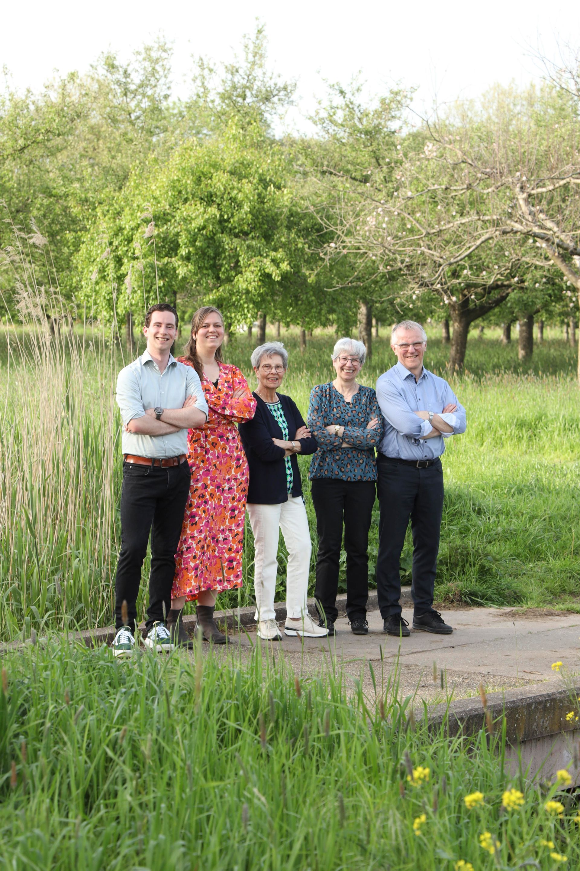 familiefotoshoot, familiefoto fotoshoot buiten, buiten locatie, tiel, fotoshoot met familie