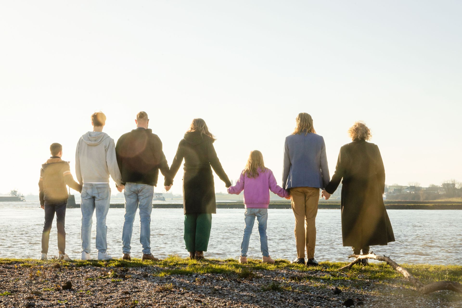 familiefotoshoot, familiefoto fotoshoot buiten, buiten locatie, tiel, fotoshoot met familie