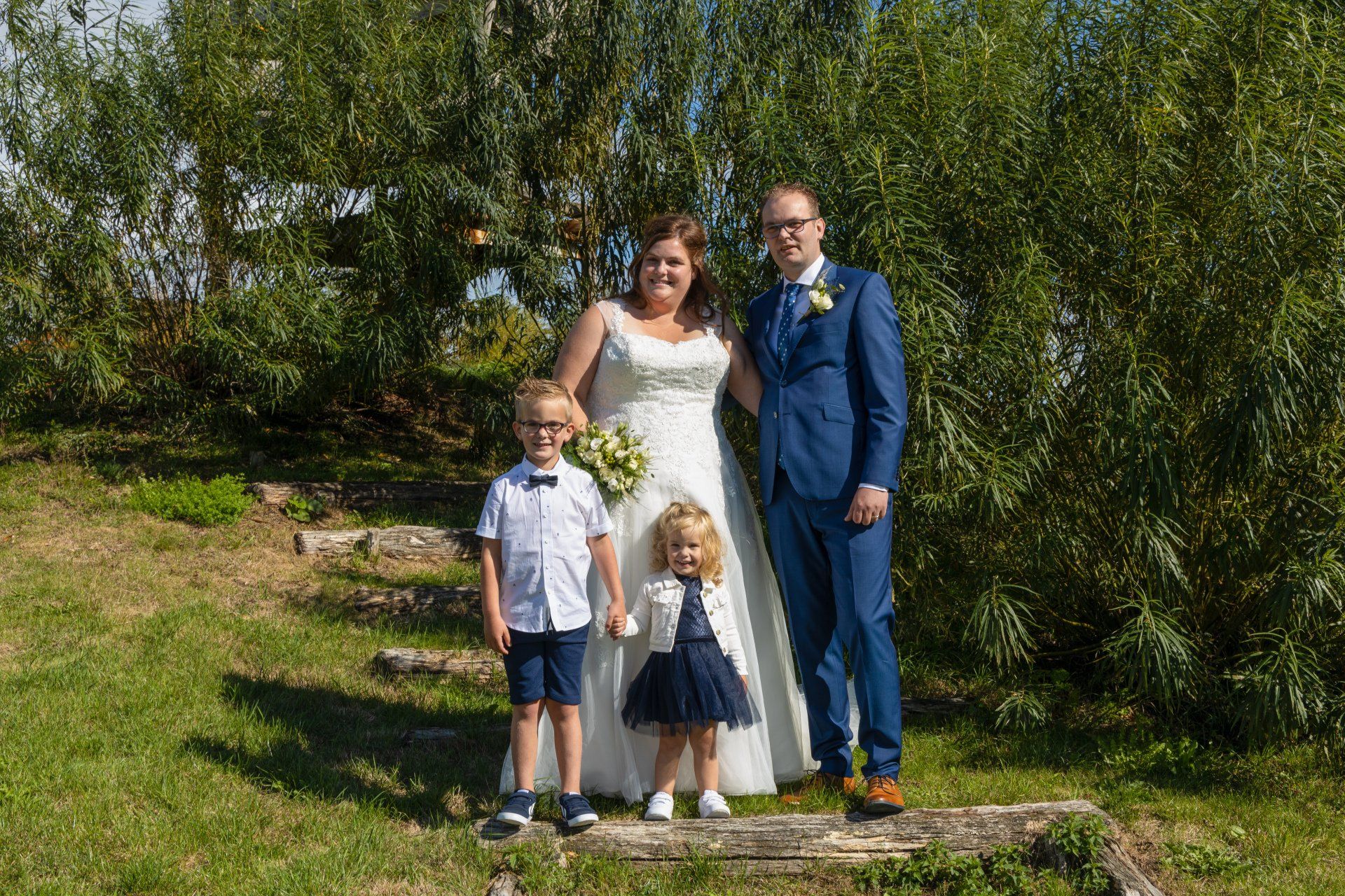 Trouwen met de leukste fotograaf op jullie huwelijk. Bruidsfotograaf Tiel en de Betuwe, maakt spontane trouwfoto's