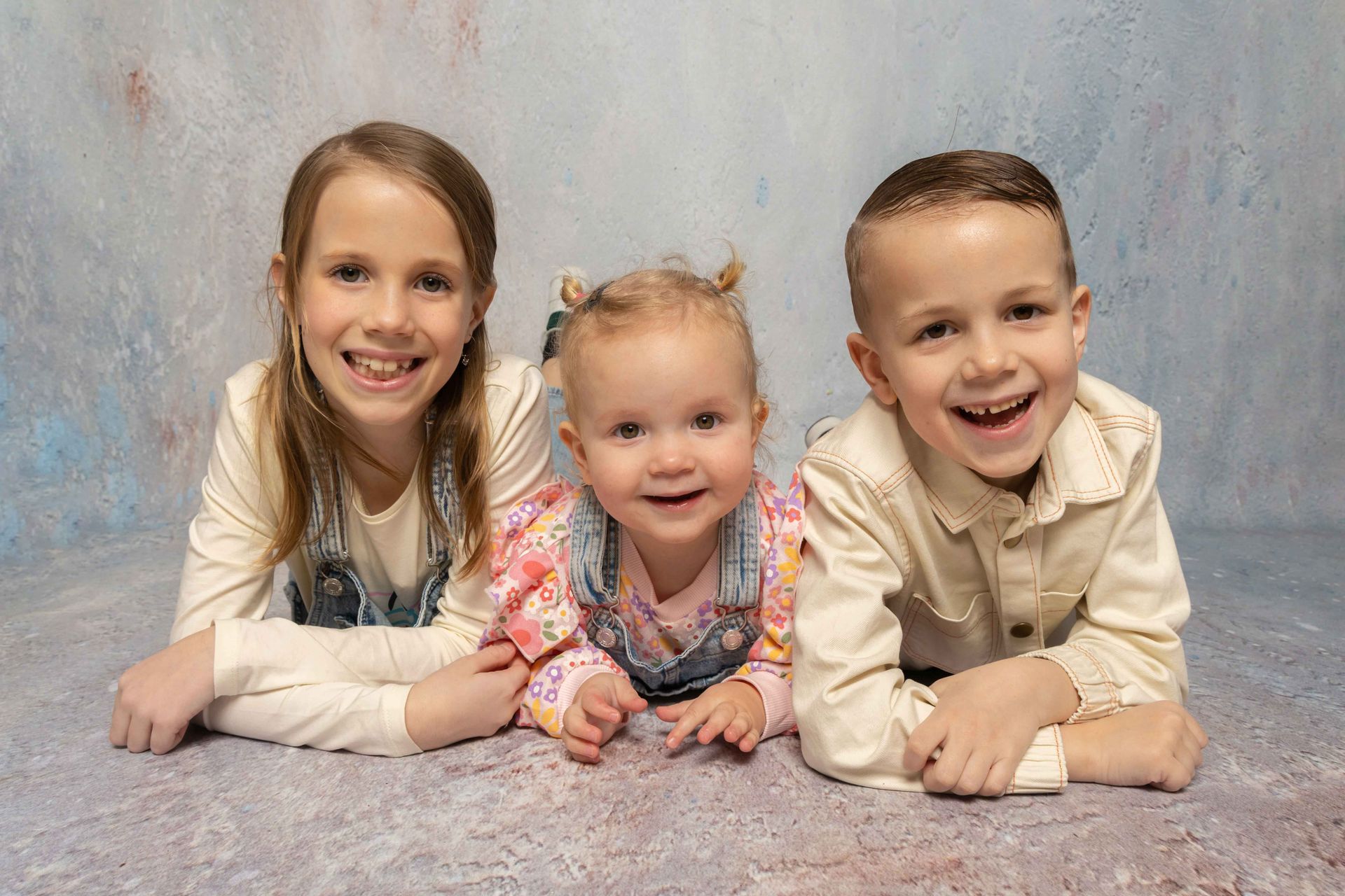 broer/zus foto, schoolfoto, schoolfotograaf, toffe schoolfoto