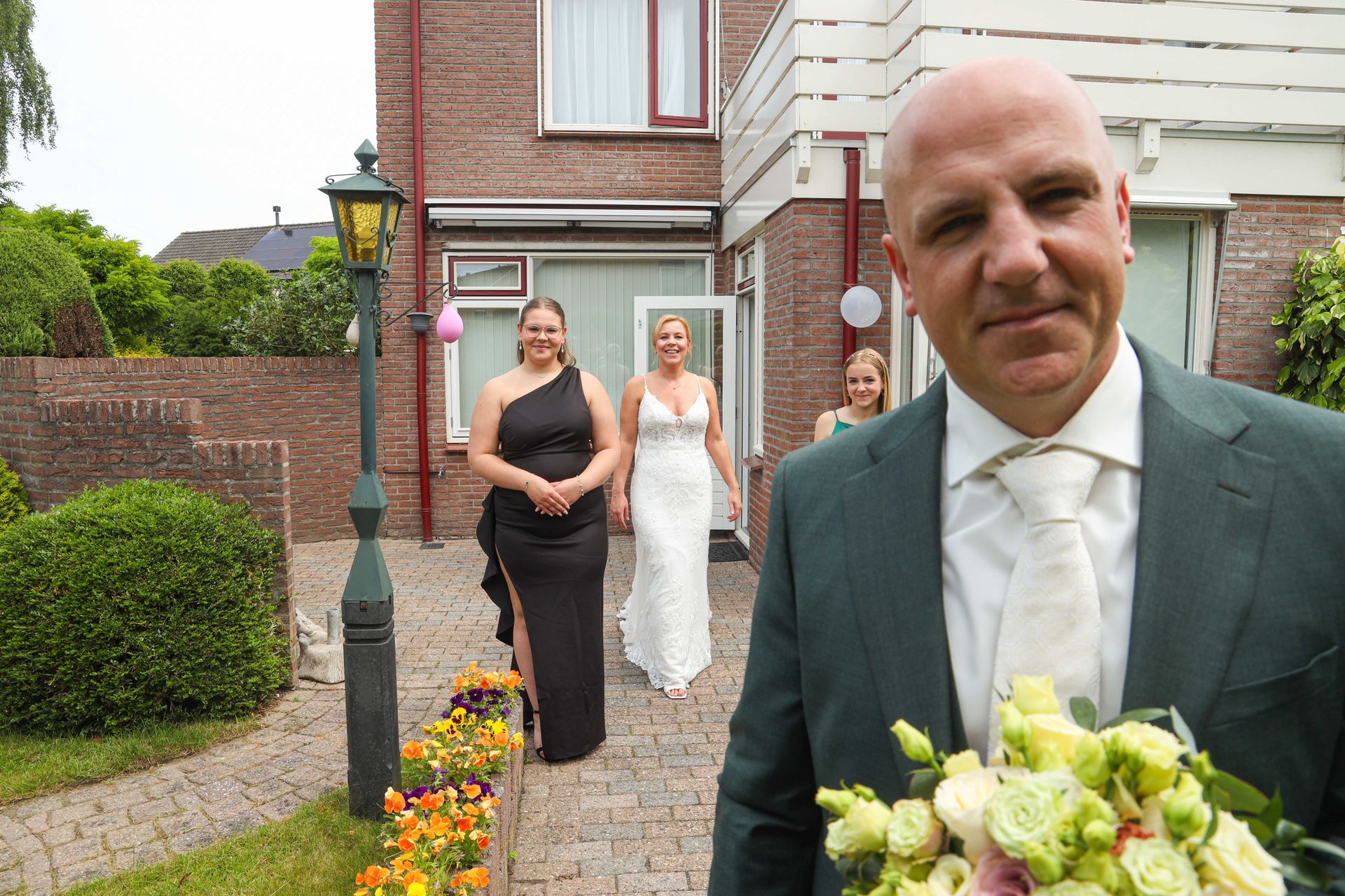 Trouwen met de leukste fotograaf op jullie huwelijk. Bruidsfotograaf Tiel en de Betuwe, maakt spontane trouwfoto's