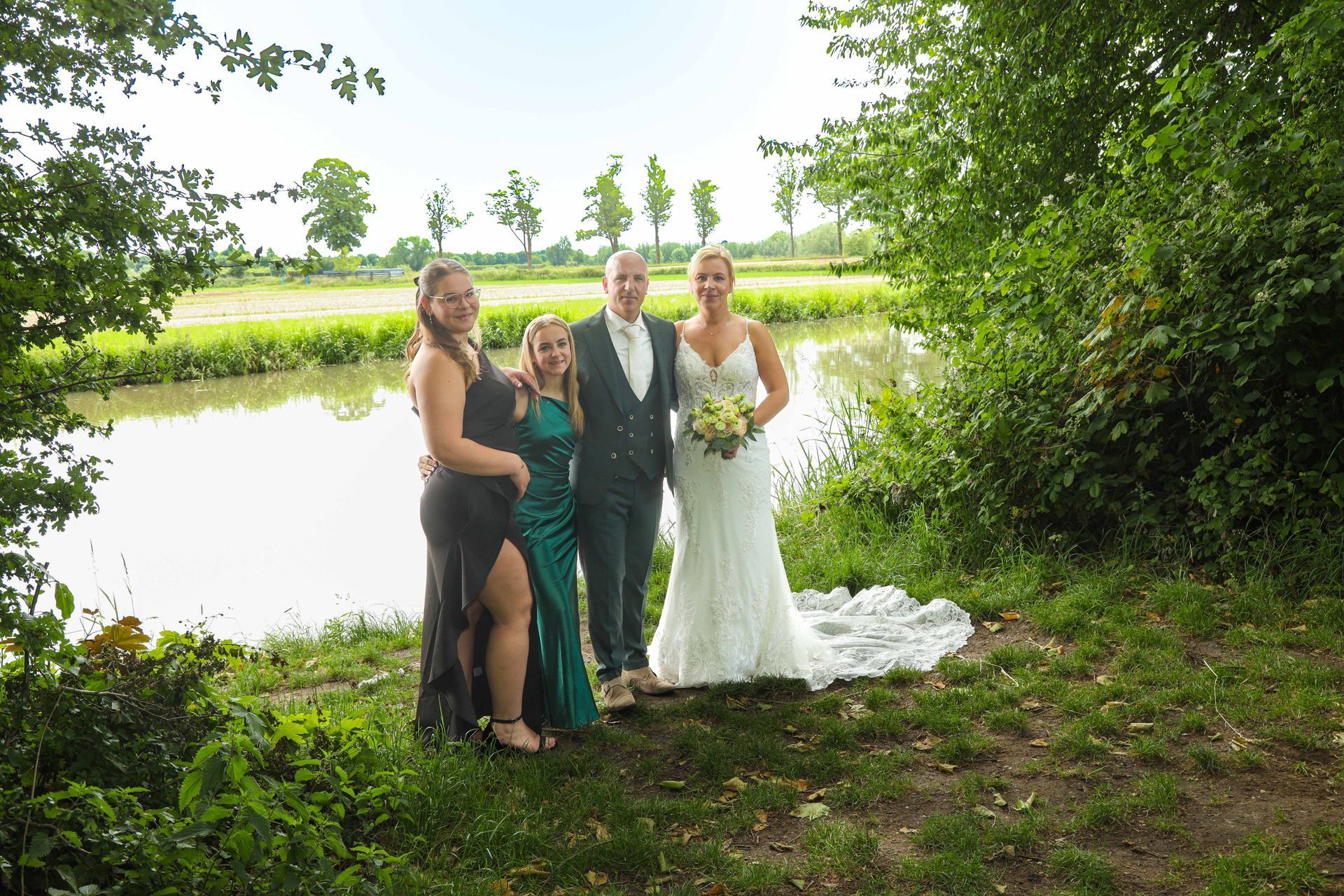Trouwen met de leukste fotograaf op jullie huwelijk. Bruidsfotograaf Tiel en de Betuwe, maakt spontane trouwfoto's