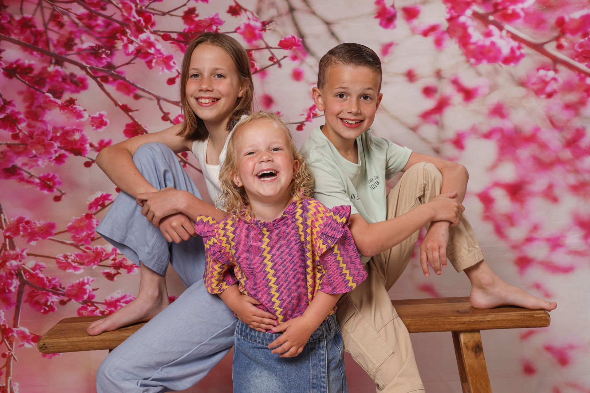 Kinderen op de foto. Broertjes en zusjes op de foto in de fotostudio in Tiel. De leukste kinderfotograaf van de Betuwe