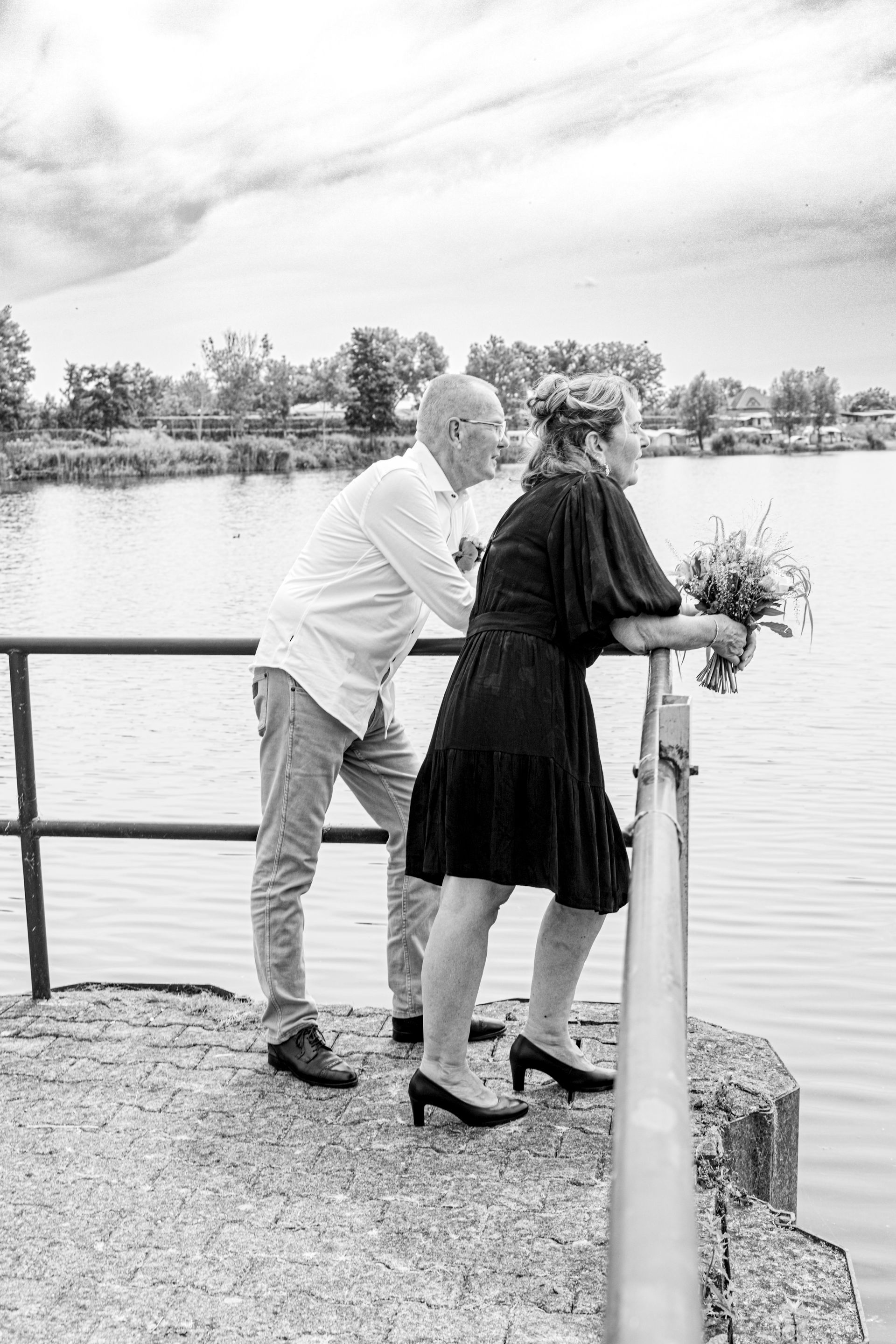 Trouwen met de leukste fotograaf op jullie huwelijk. Bruidsfotograaf Tiel en de Betuwe, maakt spontane trouwfoto's