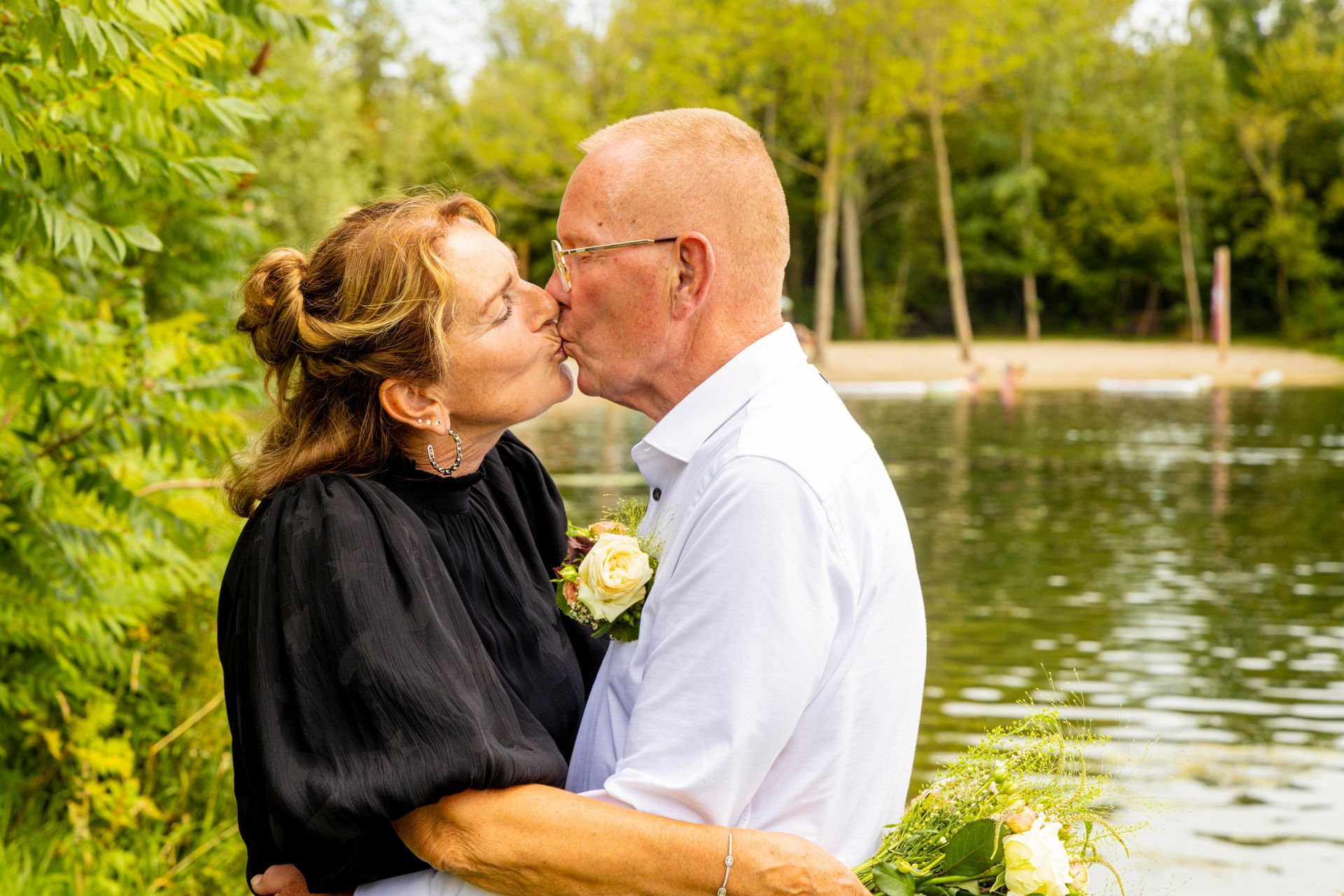 Trouwen met de leukste fotograaf op jullie huwelijk. Bruidsfotograaf Tiel en de Betuwe, maakt spontane trouwfoto's