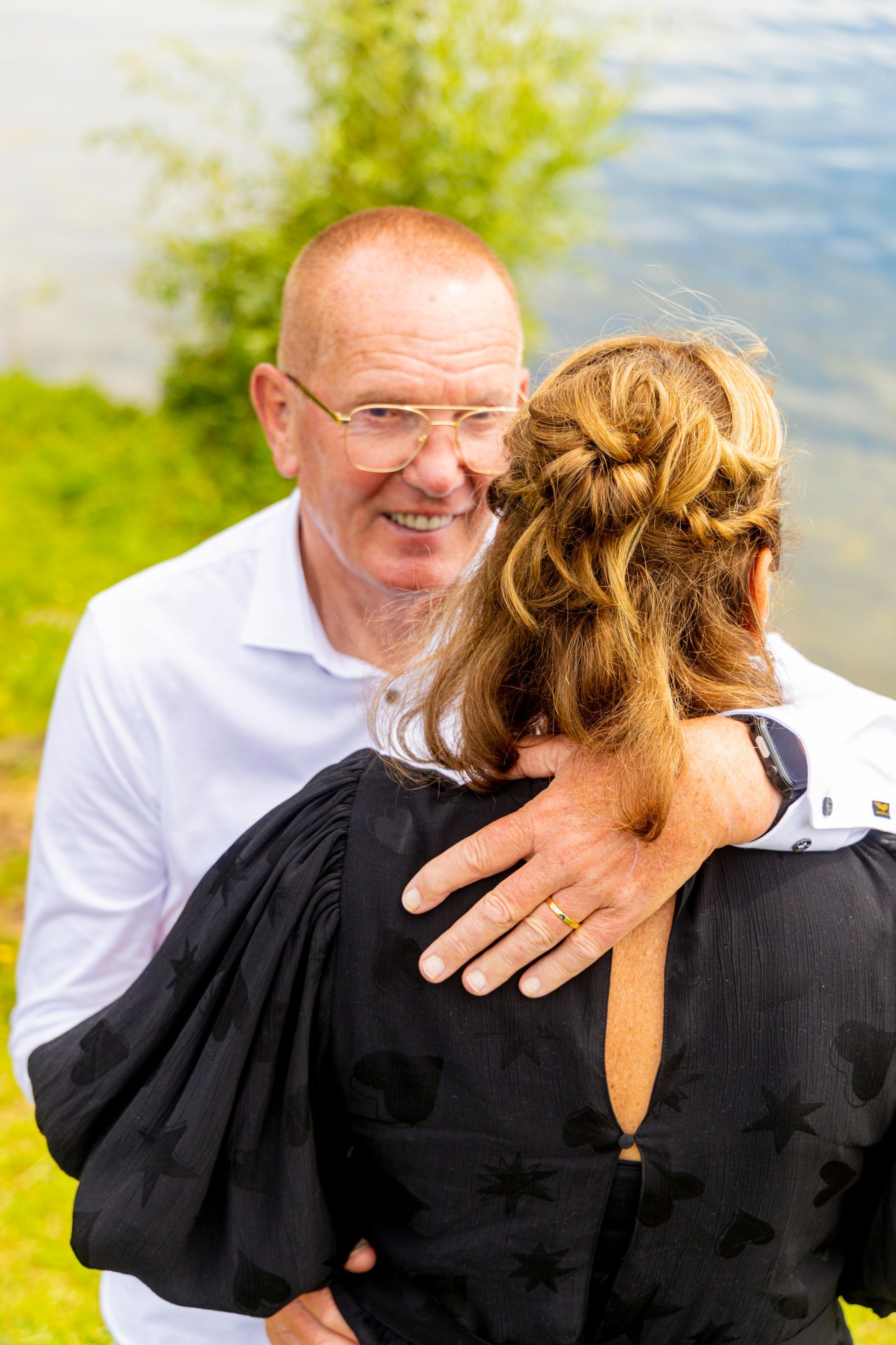 Trouwen met de leukste fotograaf op jullie huwelijk. Bruidsfotograaf Tiel en de Betuwe, maakt spontane trouwfoto's