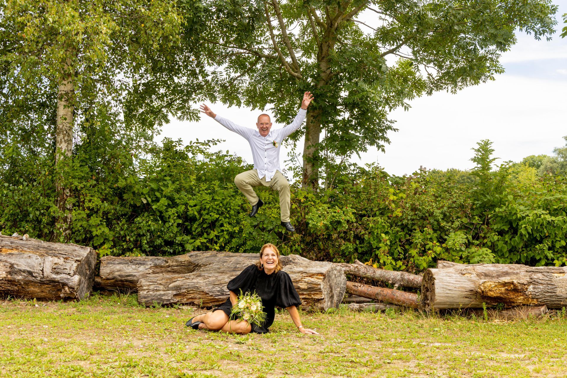 Trouwen met de leukste fotograaf op jullie huwelijk. Bruidsfotograaf Tiel en de Betuwe, maakt spontane trouwfoto's