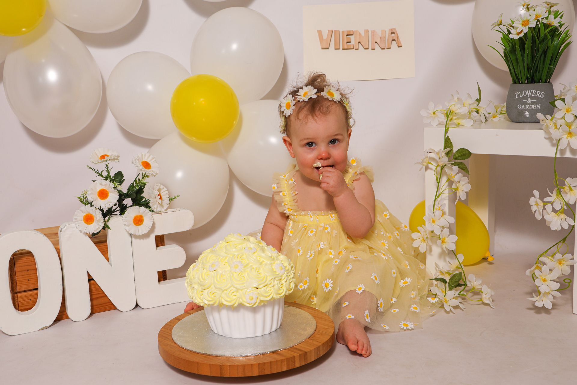 cakesmash, 1 jaar, feest, vieren, taart, 10 jaar, 30 jaar, 40 jaar, 50 jaar, koekiemonster, spathetti, donut, badje, knoeien