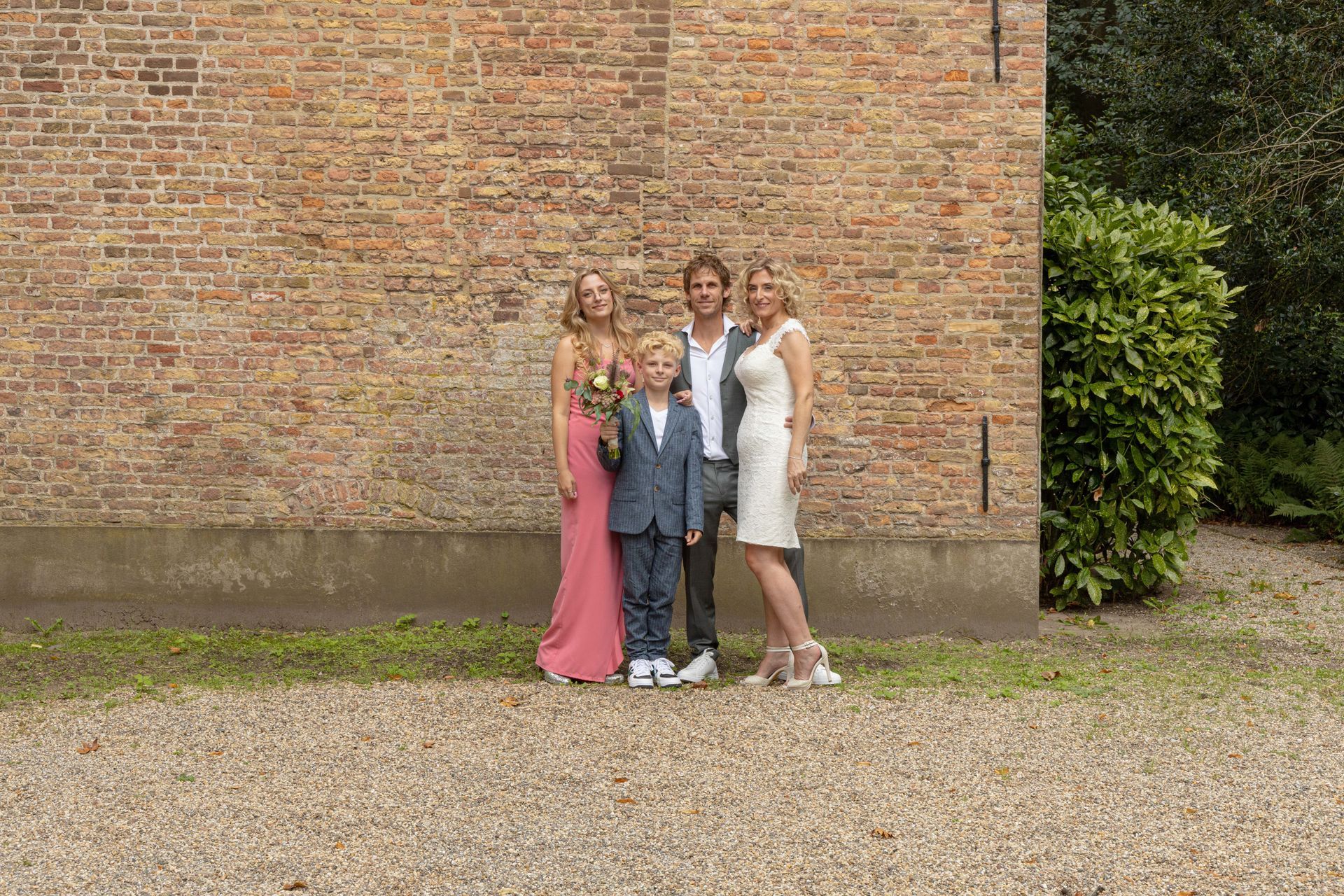Trouwen met de leukste fotograaf op jullie huwelijk. Bruidsfotograaf Tiel en de Betuwe, maakt spontane trouwfoto's