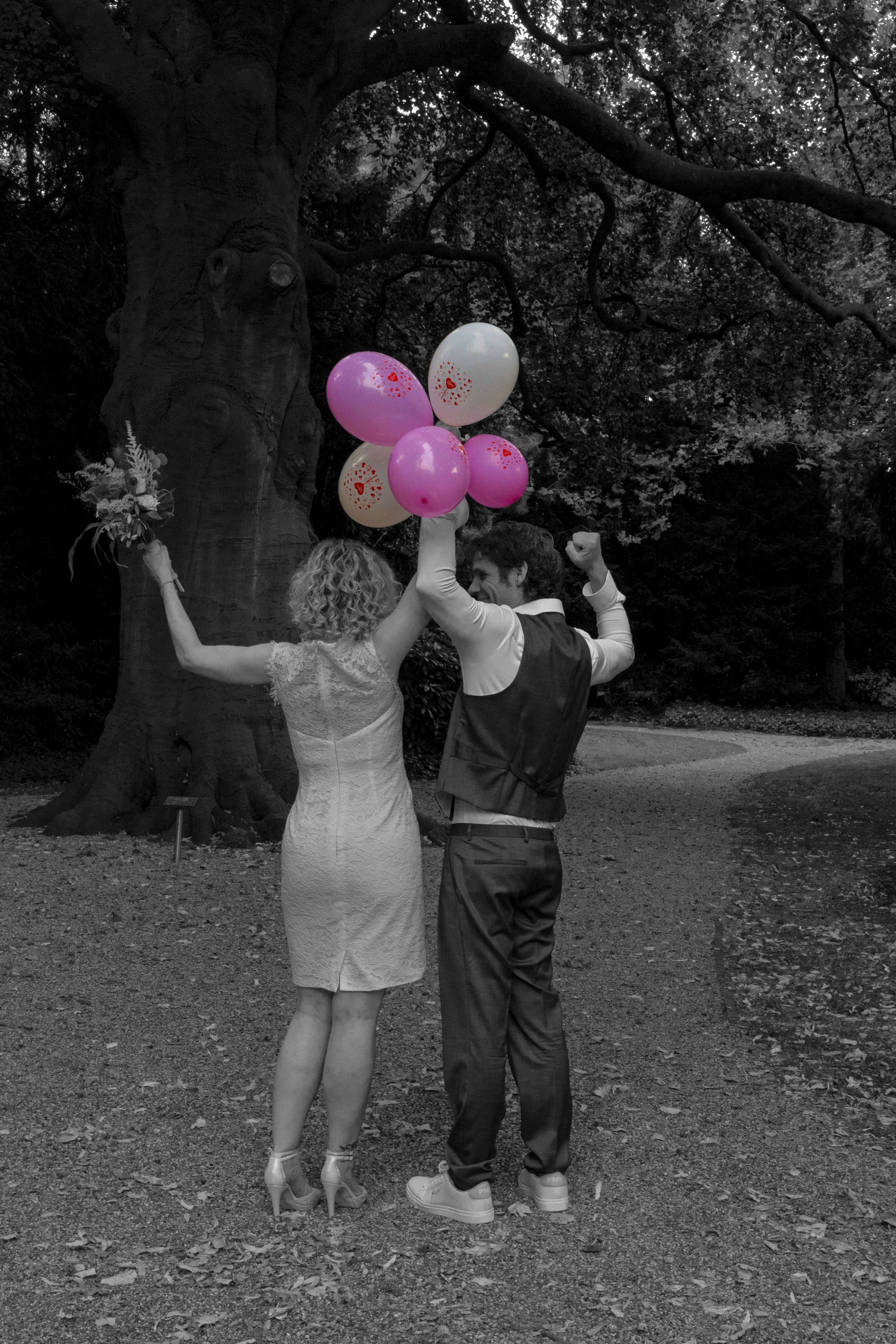Trouwen met de leukste fotograaf op jullie huwelijk. Bruidsfotograaf Tiel en de Betuwe, maakt spontane trouwfoto's