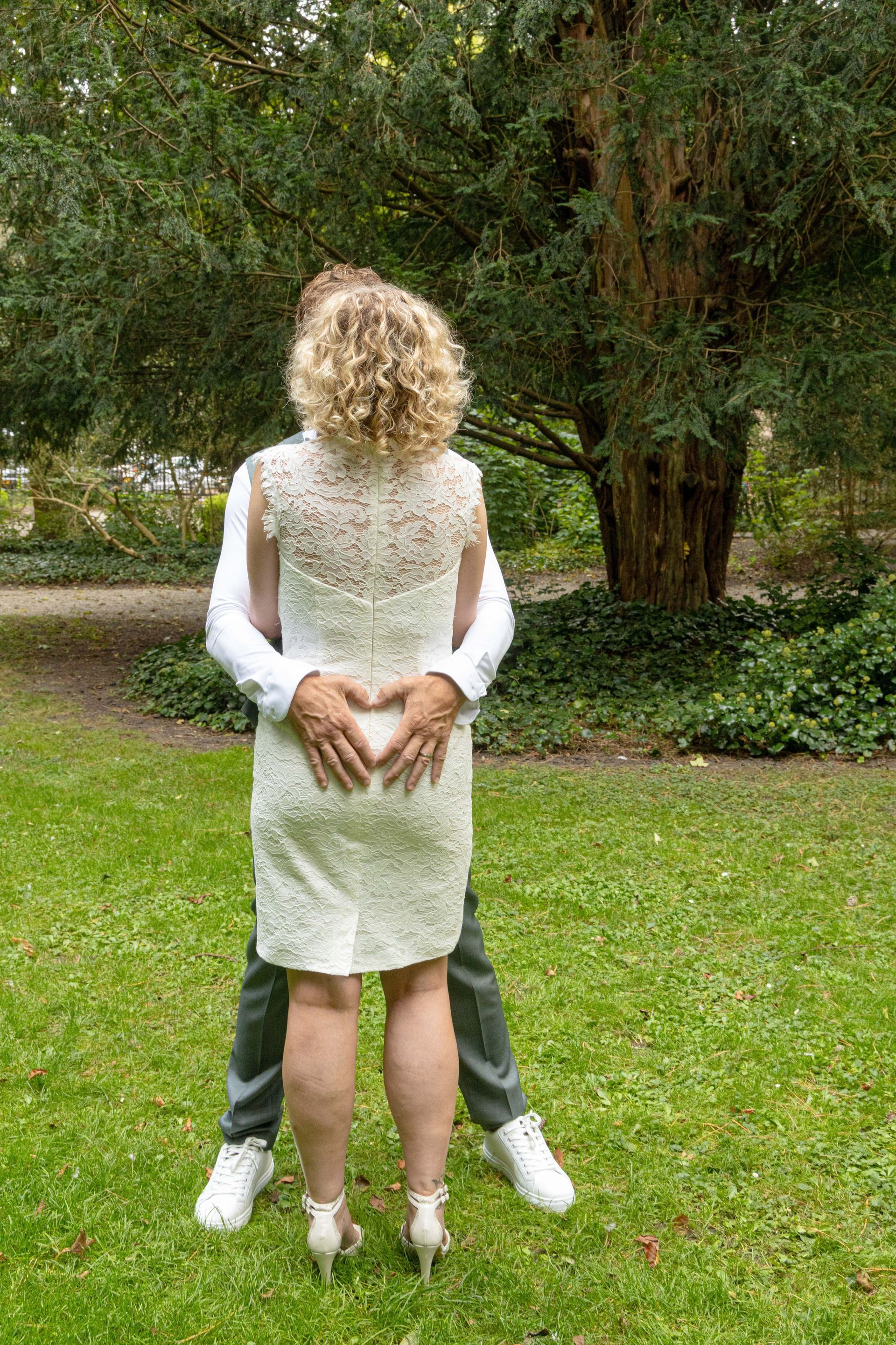Trouwen met de leukste fotograaf op jullie huwelijk. Bruidsfotograaf Tiel en de Betuwe, maakt spontane trouwfoto's
