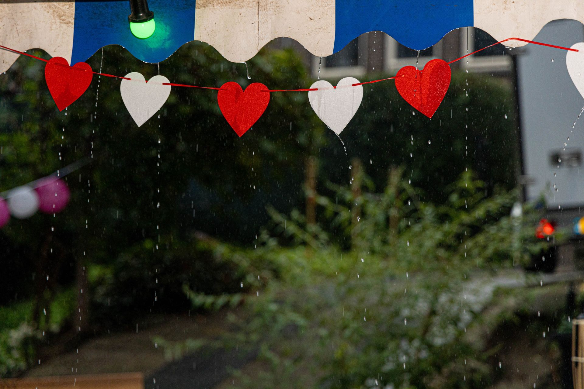 Trouwen met de leukste fotograaf op jullie huwelijk. Bruidsfotograaf Tiel en de Betuwe, maakt spontane trouwfoto's