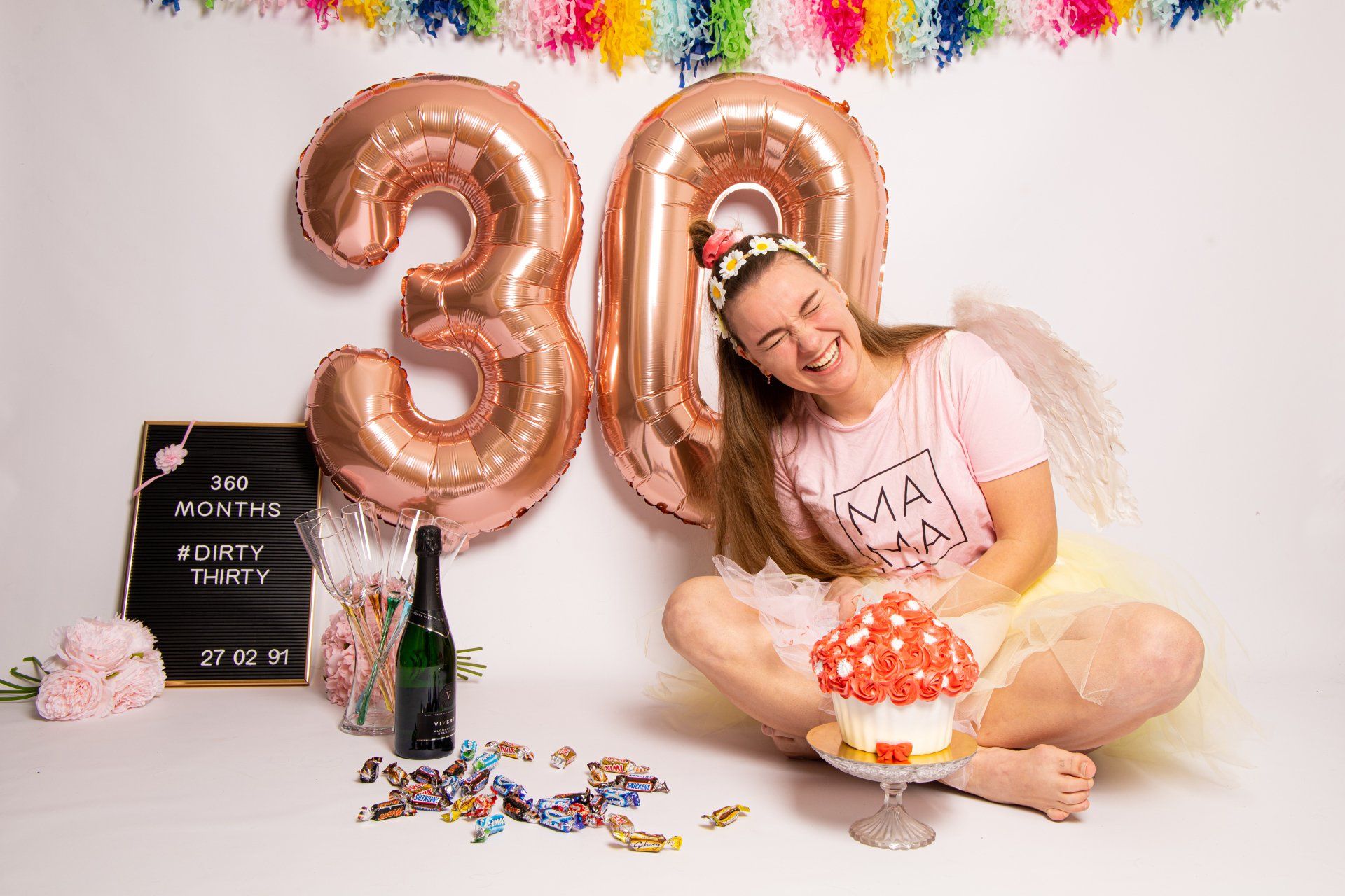 Feest, confetti 30ste verjaardag, het leven is een feestje, slingers ophangen, cakesmash, hoera