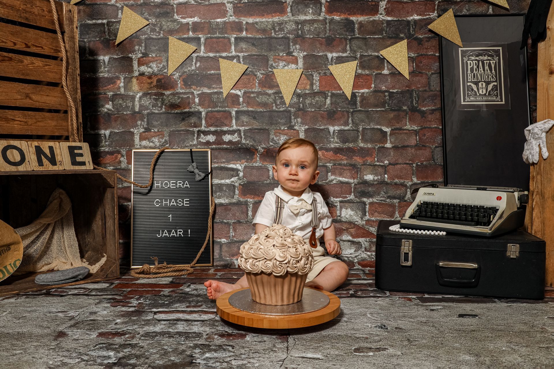 cakesmash, 1 jaar, feest, vieren, taart, 10 jaar, 30 jaar, 40 jaar, 50 jaar, koekiemonster, spathetti, donut, badje, knoeien