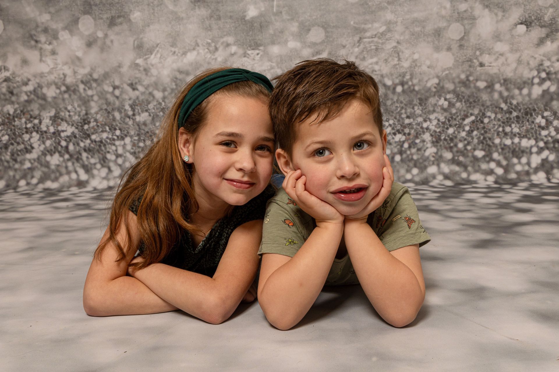 broer/zus foto, schoolfoto, schoolfotograaf, toffe schoolfoto