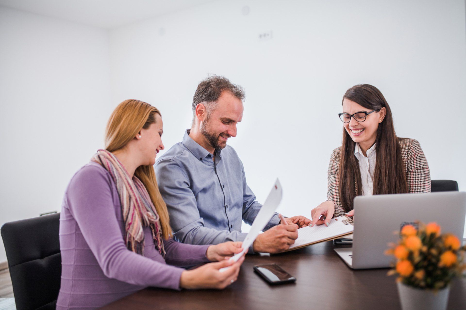 Couple Signing Contract - Albuquerque, NM - Credit Rescue Inc.