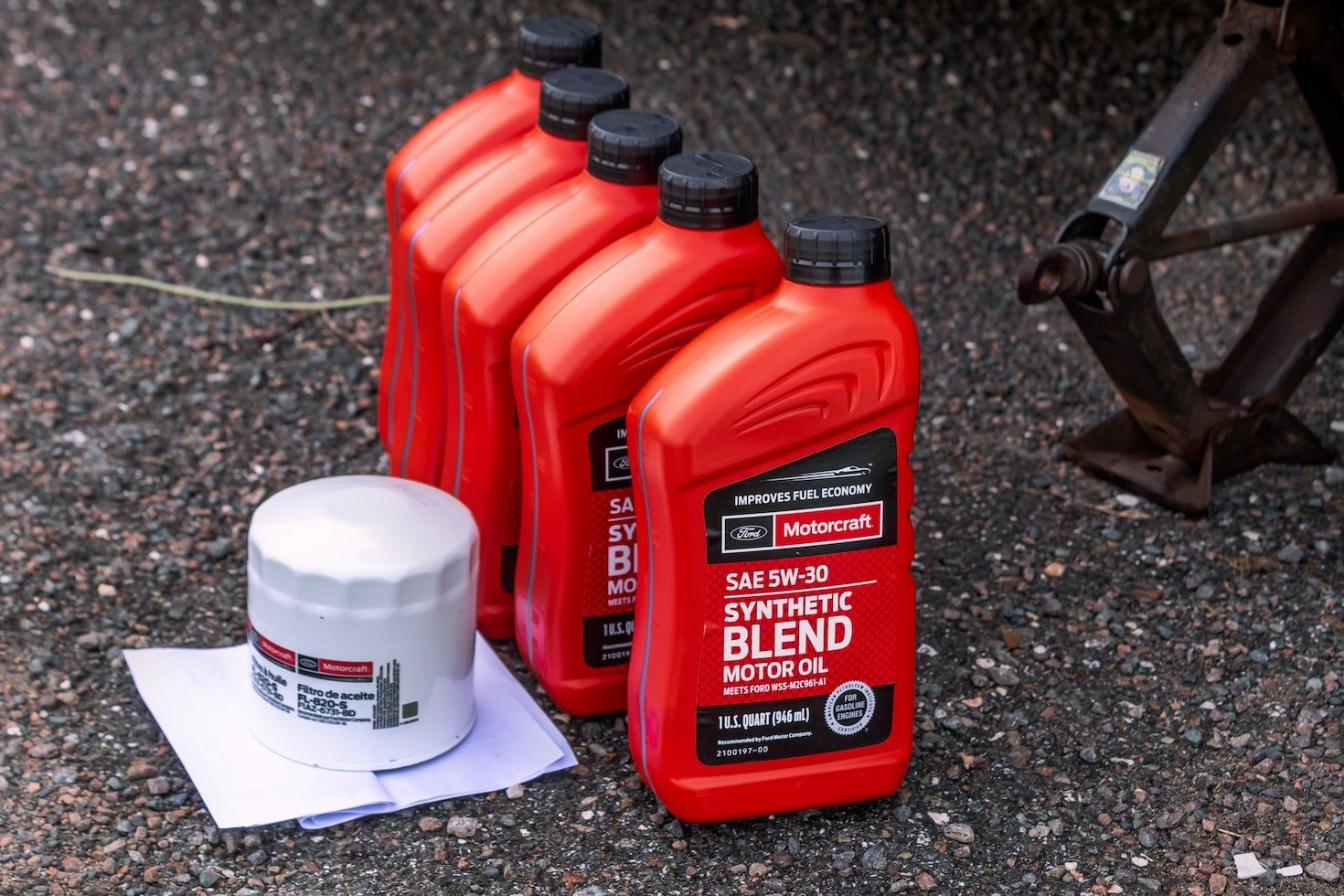 5 Signs It's Time for an Oil Change | Autotrend Auto Repair