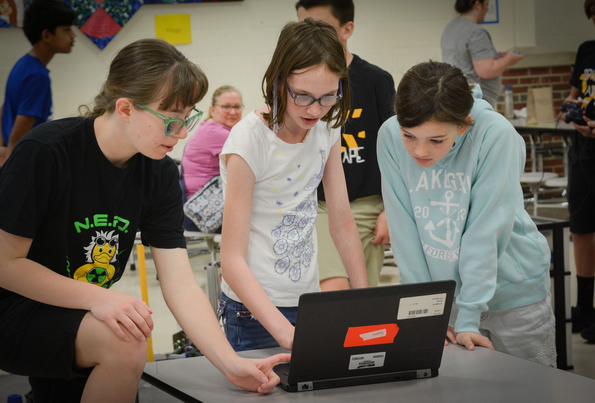 INNOVATE Albion middle school students on computer