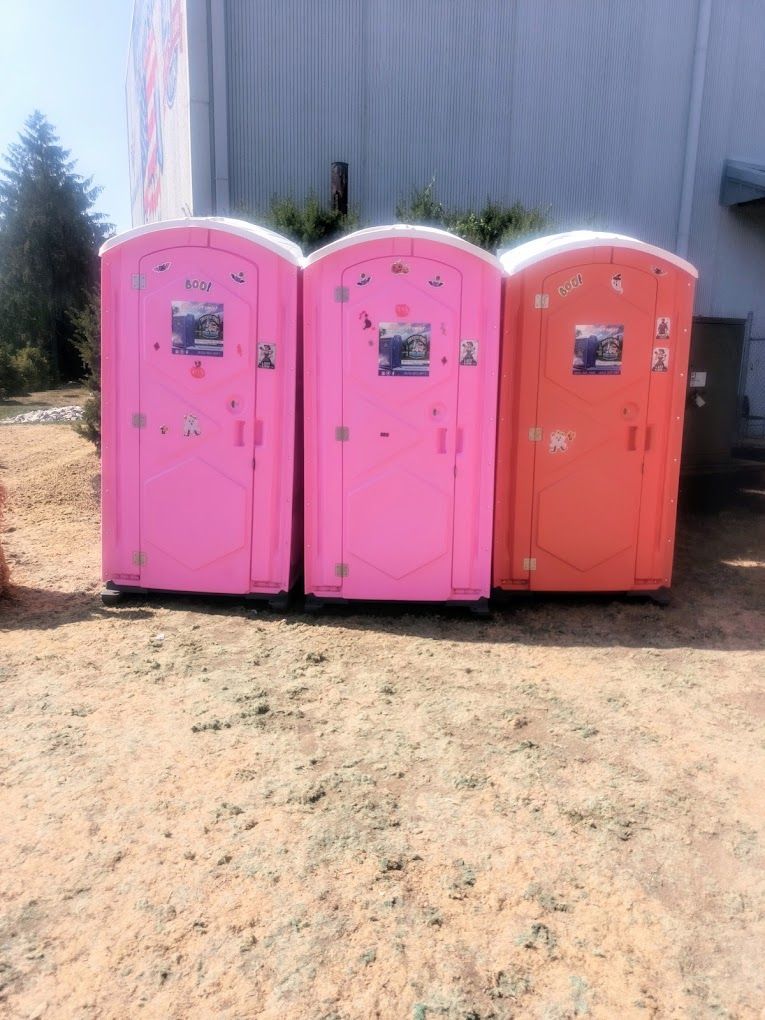 The Unspoken Rules of Using a Porta-Potty
