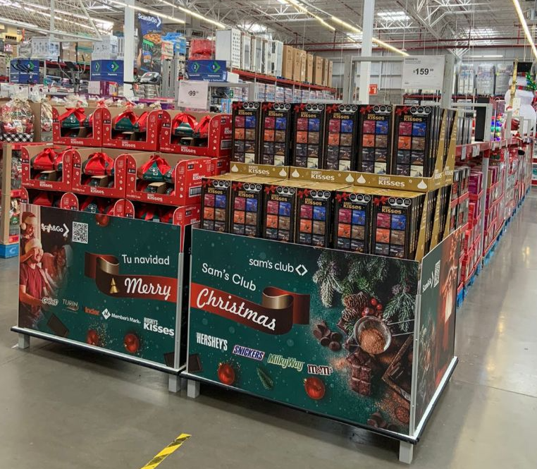 A display in a store that says merry christmas