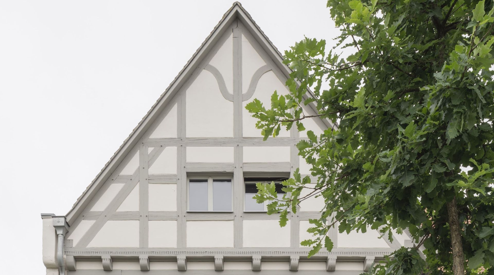 Fassade eines denkmalsanierten Hauses in Altkaditz. 
