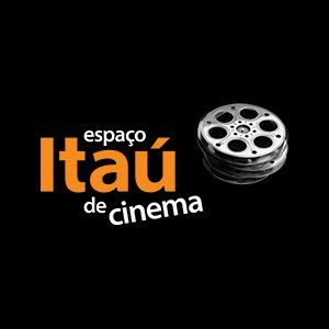 Logotipo do itaú de cinema com rolo de filme sobre fundo preto.