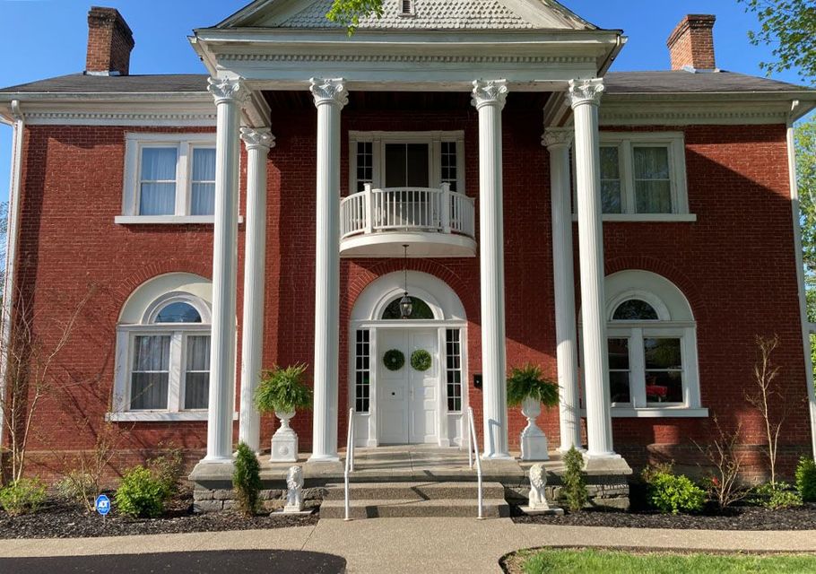 Landrum Funeral Home Exterior
