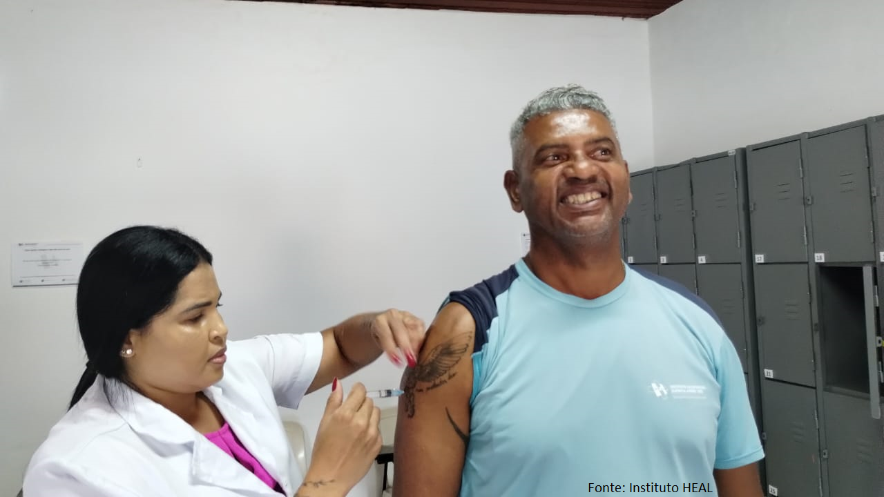 Vacinação no HEAL