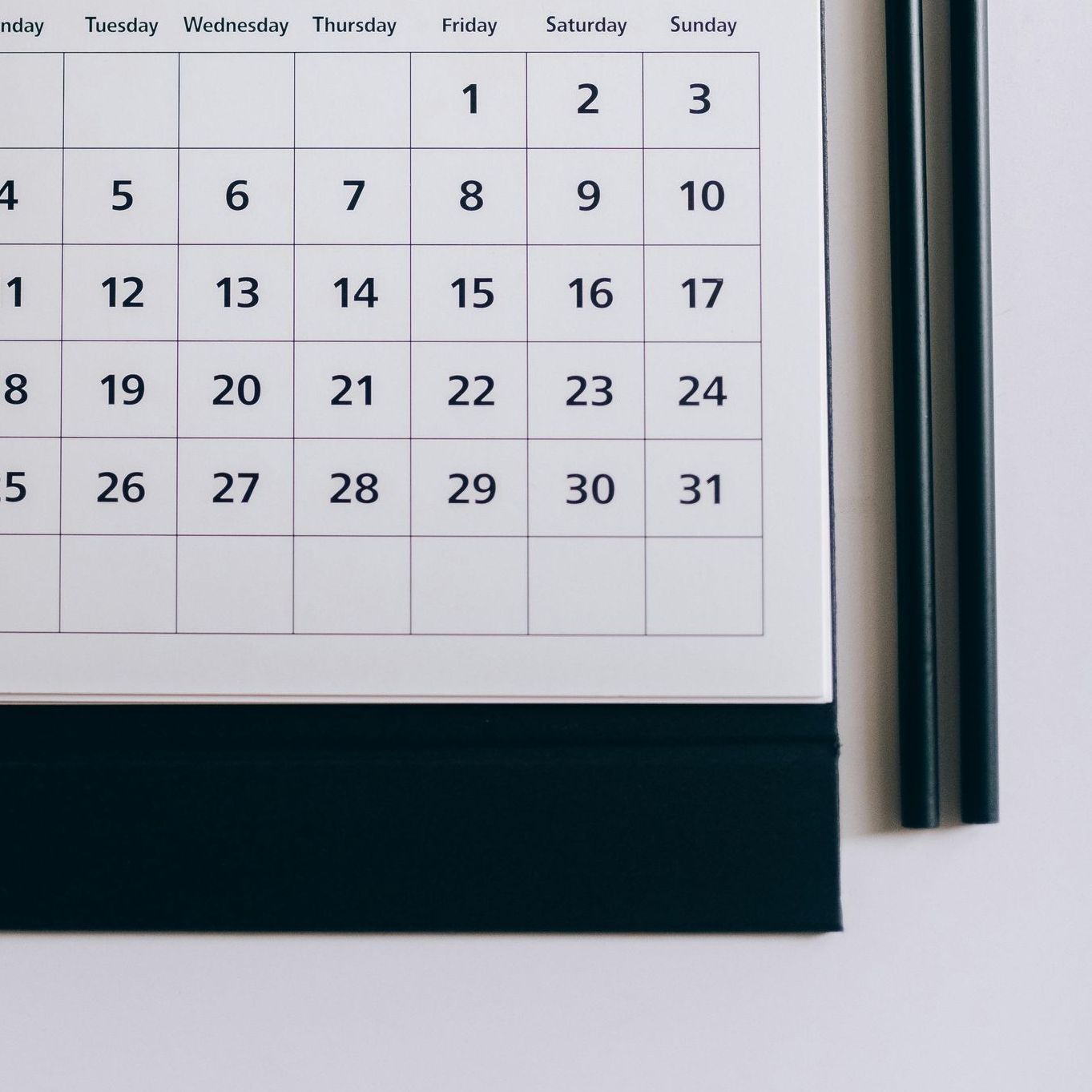 A calendar with the numbers 1 through 31 on it