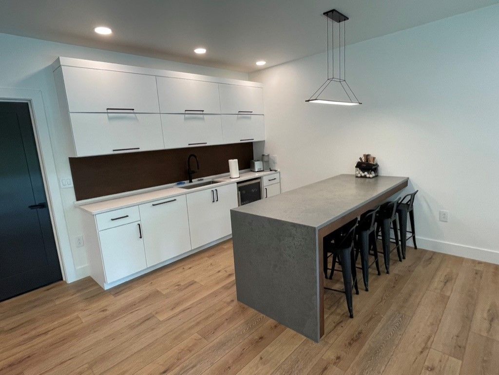 There is a large island in the middle of the kitchen.